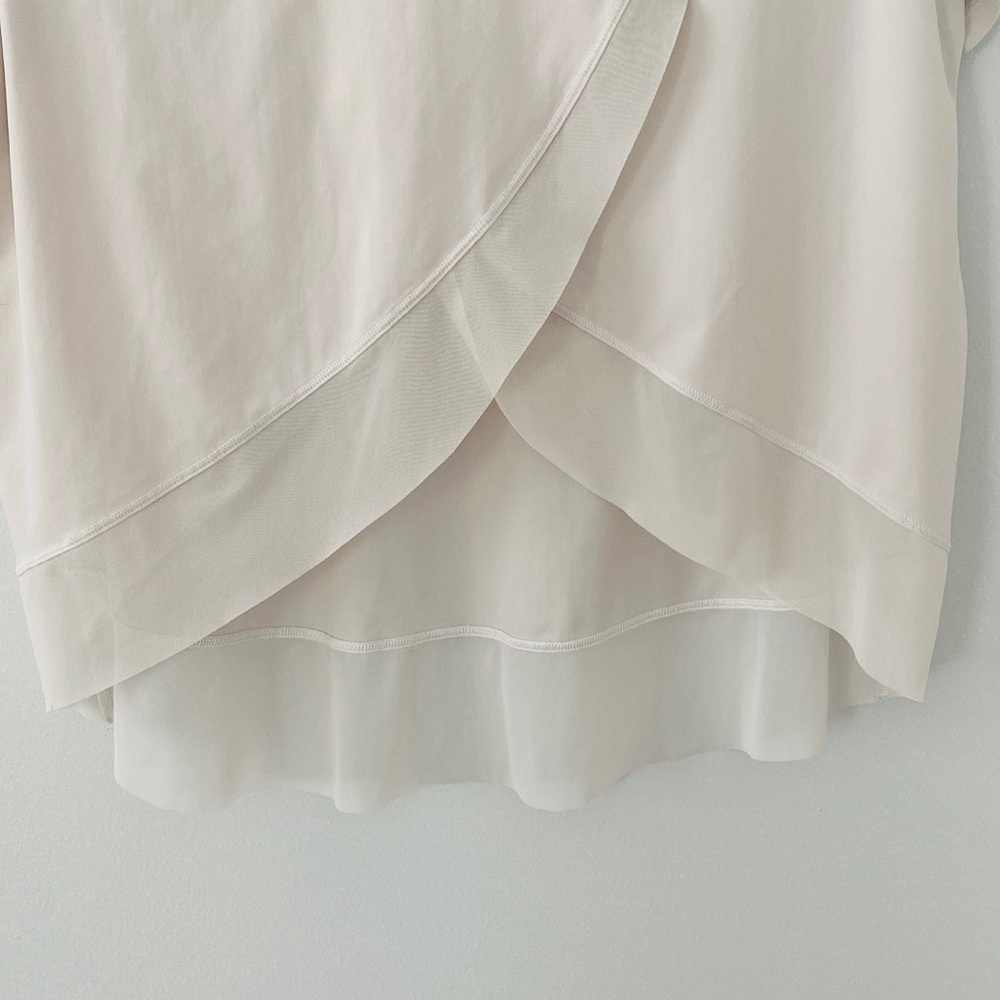 Lululemon Quick Pace Short Sleeve Top Mesh Size 8 White Gray - Picture 5 of 7